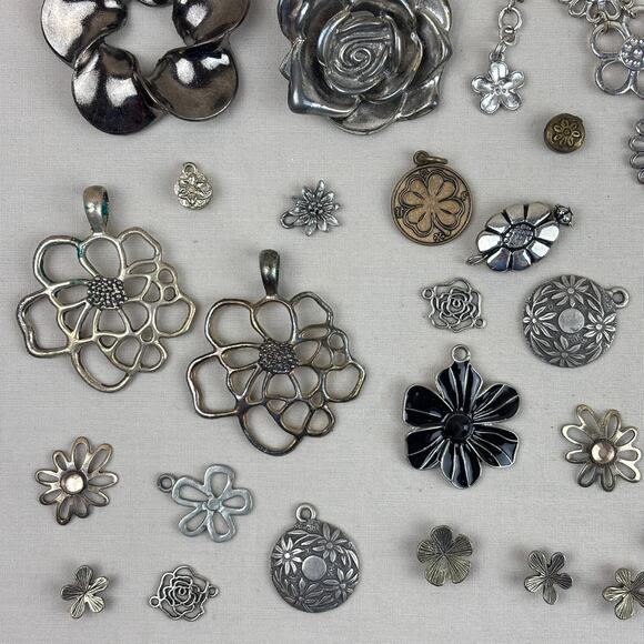 Pendant Charm Craft Jewelry Lot - 40+ Floral Flower Glass Metal - Picture 5 of 11